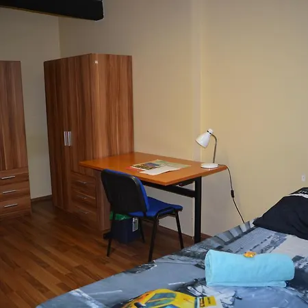 Vetrinjska Hostel *